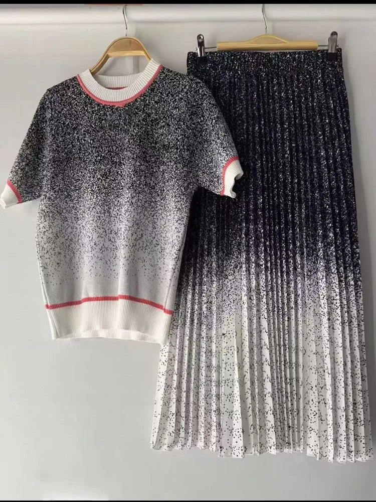 Fashion gradient round neck short sleeve knitted pullover top 2026 spring new two-piece dress pleated skirt holiday women's suit