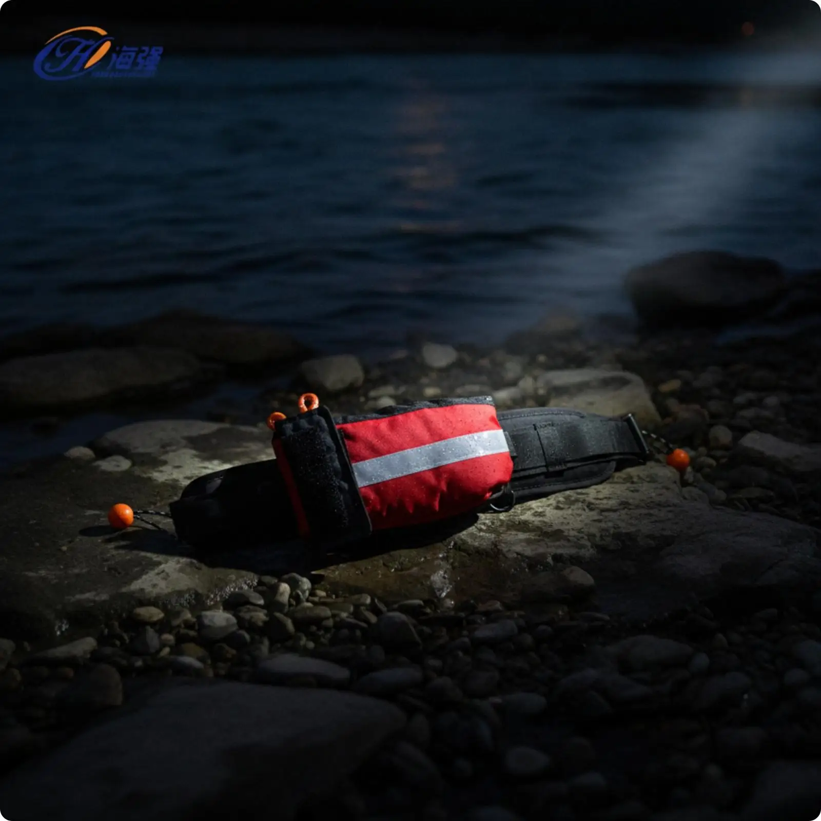 Reflective Throw Rope Waist Pack for Boating Enthusiasts and Emergency Water Response Actions