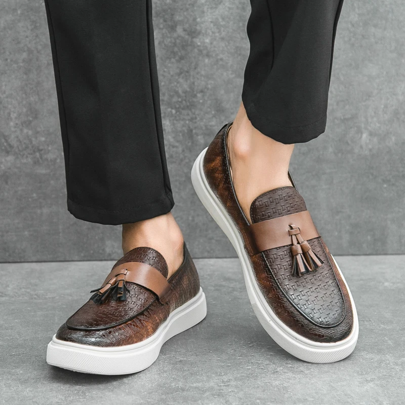 

European Casual Fashion Tassel Shoes Men Lightweight Comfortable Walking Shoes Men Outdoor Travel Driving Shoes Sizes 38-46