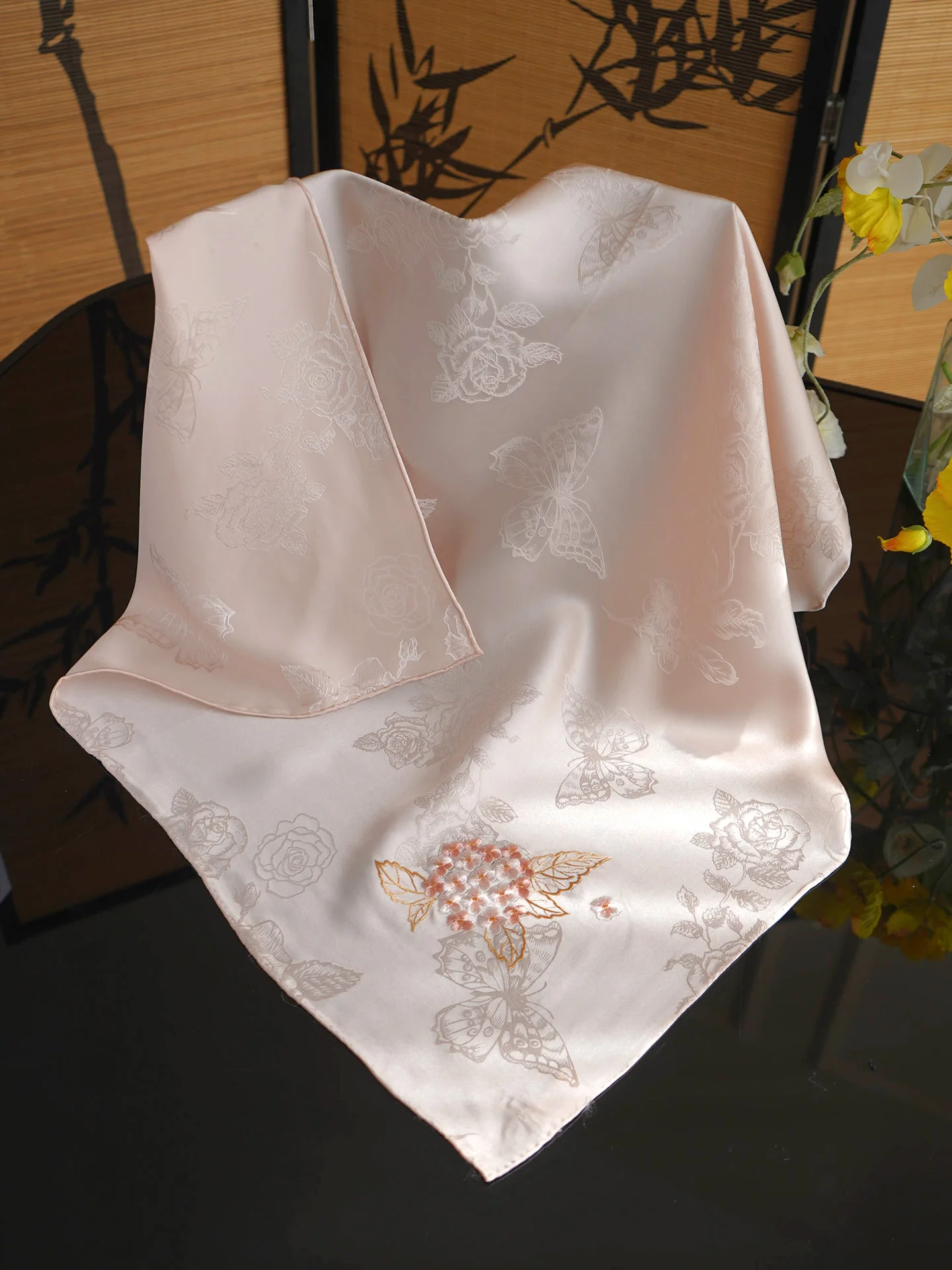 Echarpe-en-soie-printemps-2026-style-chinois-broderie-florale-cadeau-pour-femme-echarpe-carree-en-soie-veritable-motif-rythme-ancien-accessoire-de-mode