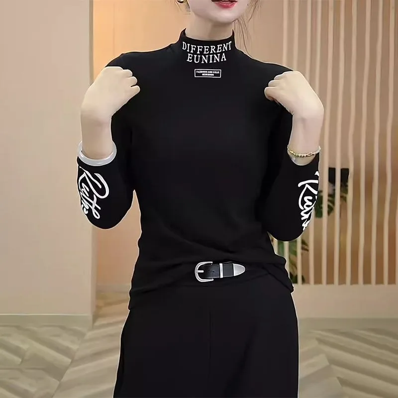 

Футболка с длинными рукавами и полуводолазкой с буквенным принтом на осень и зиму, облегающий модный и универсальный топ