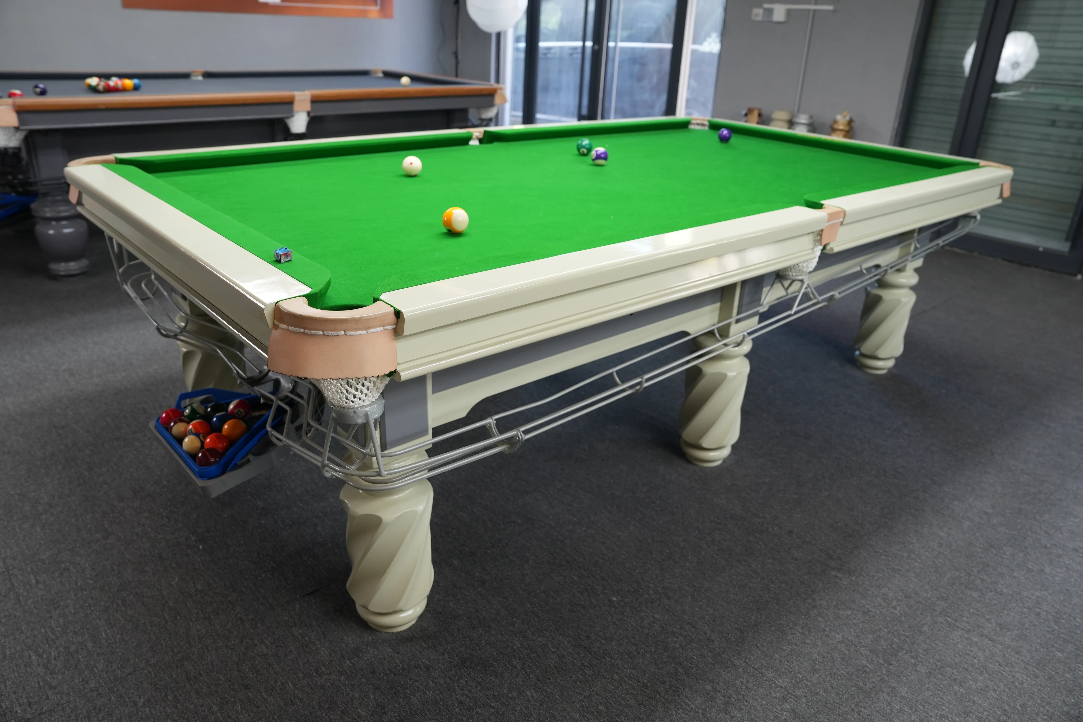 Wholesale Multi-Functional Automatic Return Billiards Table Commercial and Home Use Pool Table Game