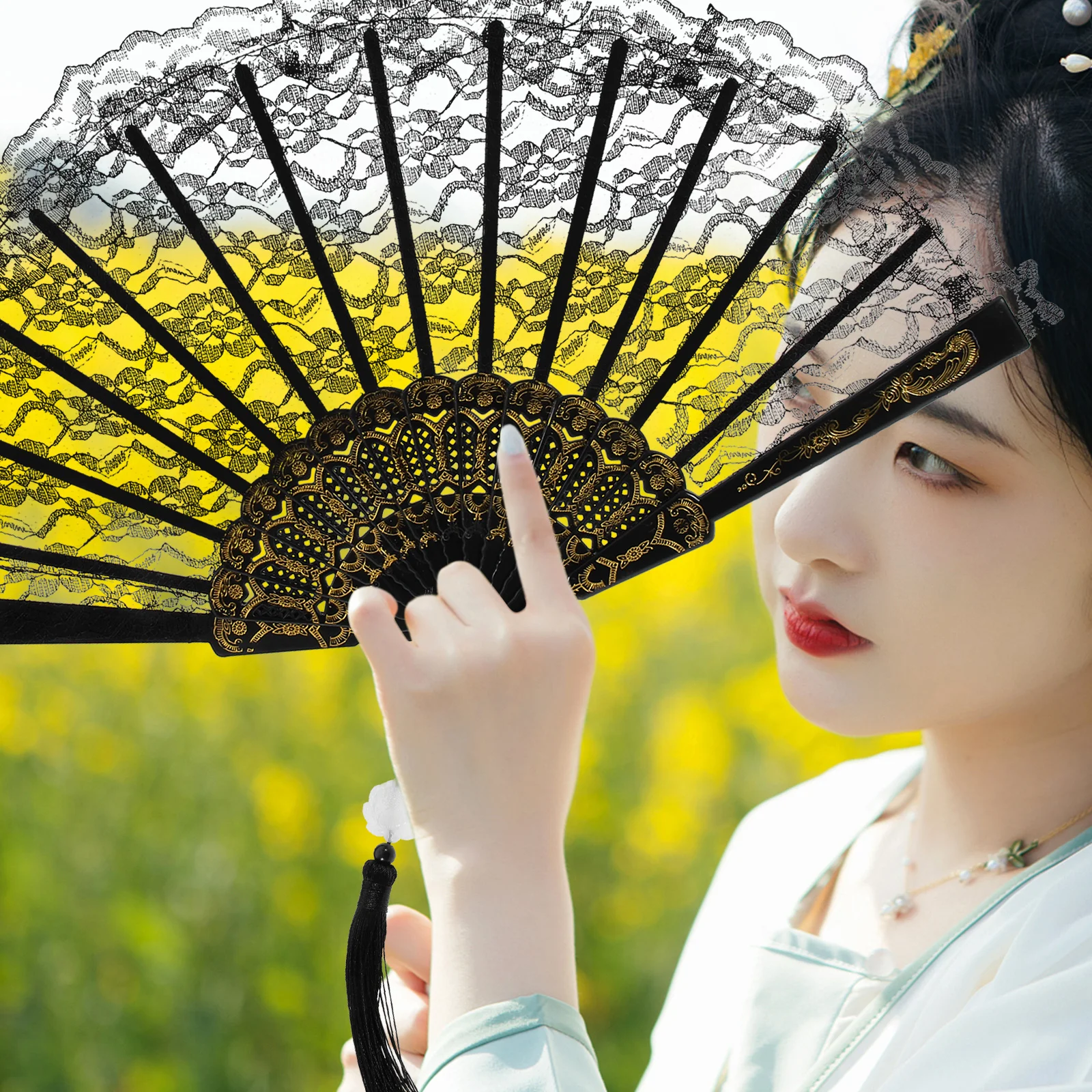 

2 Pieces Lace Fans Decorative Foldable Handheld PP Metal Fans Vintage Style Hand Fan Tassel Gifts Party Decoration