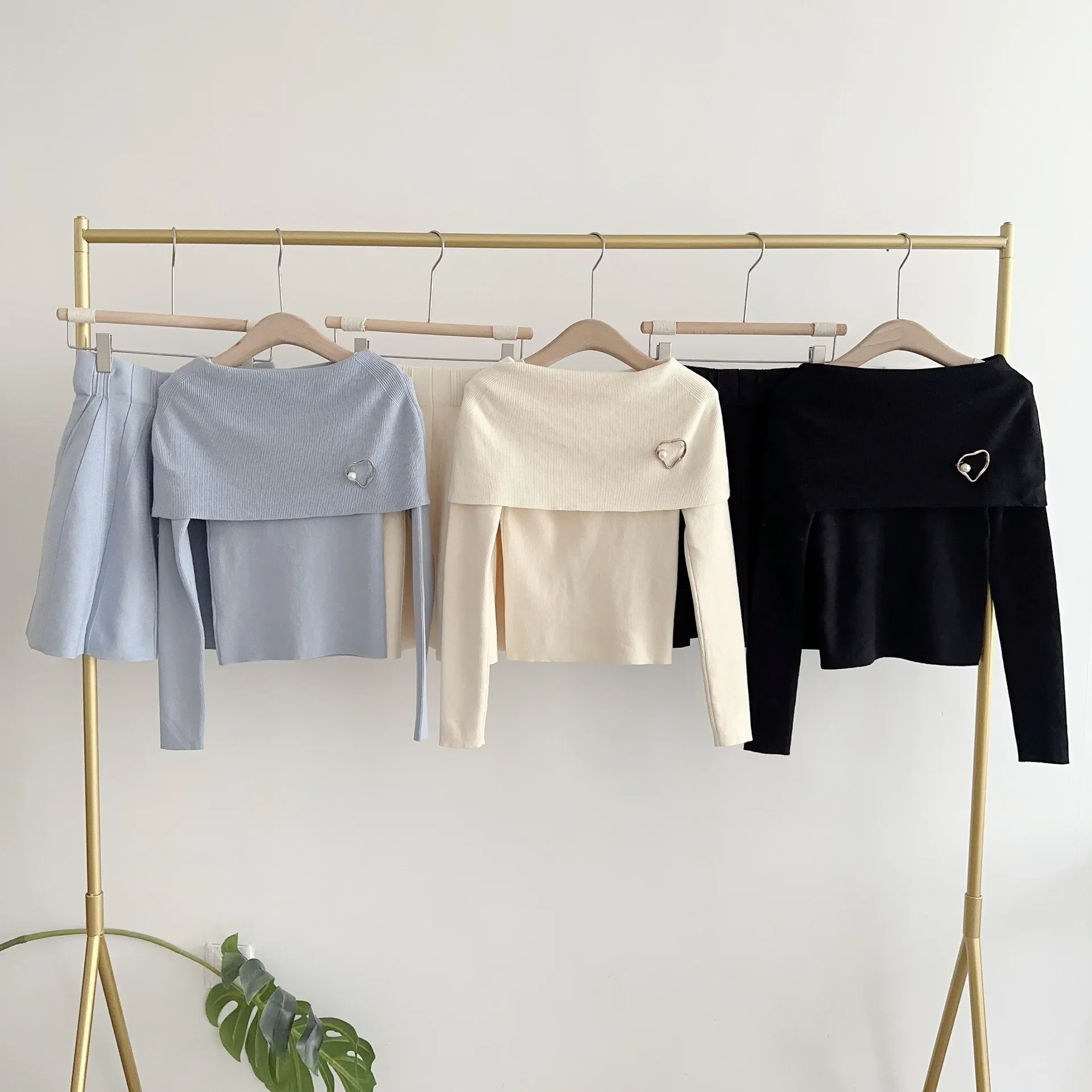 Kuzuwata Elegant Slash Neck Long Sleeve Sweaters Simple Pullover Love Pins Jumper Japan Shoulder Strapless Solid Sweet Knitwear