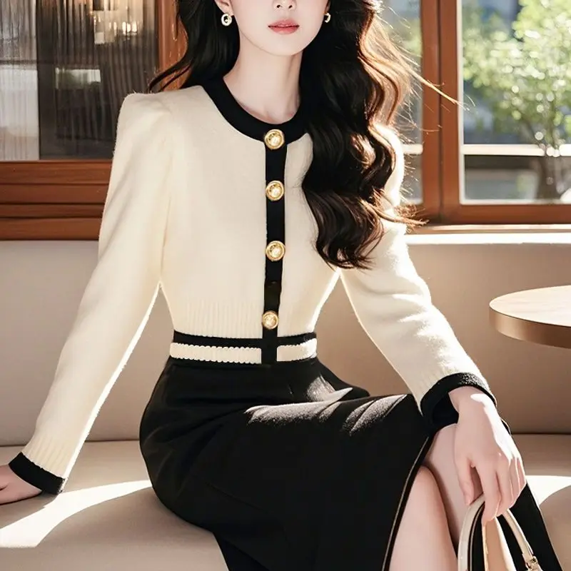 2025 inverno novas roupas femininas rica família filha sentimento usar pequeno perfumado branco camisola de malha magro primavera outono topo