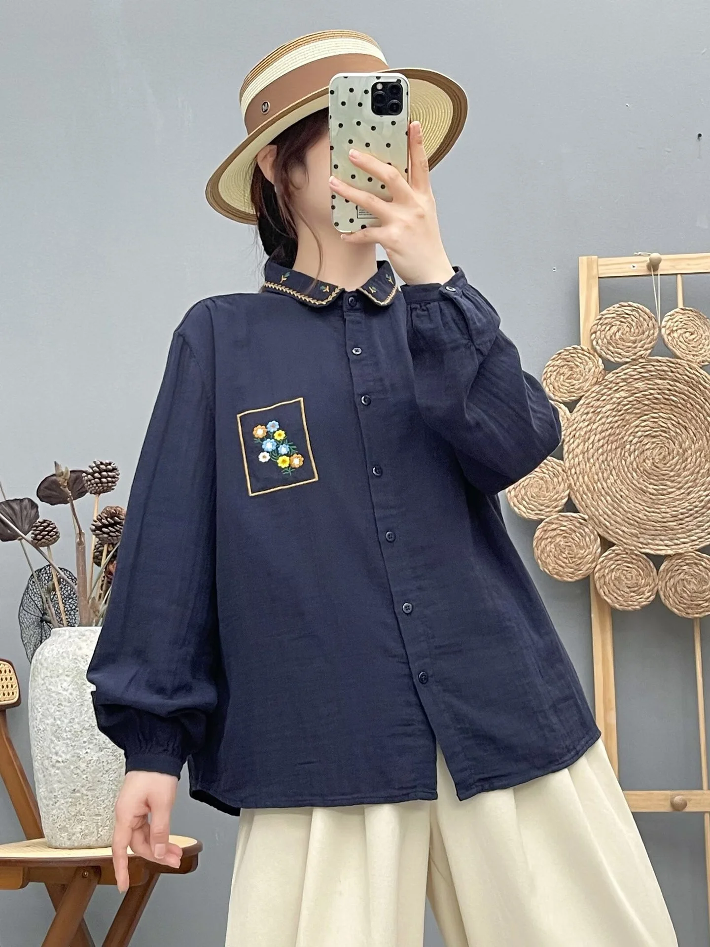 بلوزة قطنية نسائية 100% على الطراز الياباني لعام 2026 قمصان وبلوزات مطرزة بالزهور باللون الأبيض والأزرق والأحمر للنساء قطع علوية بأكمام طويلة #2