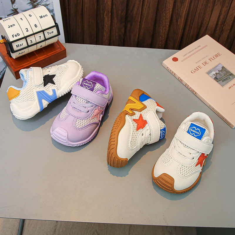 

Новые модные и универсальные детские спортивные кроссовки Весна-Лето 2026: дышащие, нескользящие, повседневные, из сетчатого материала