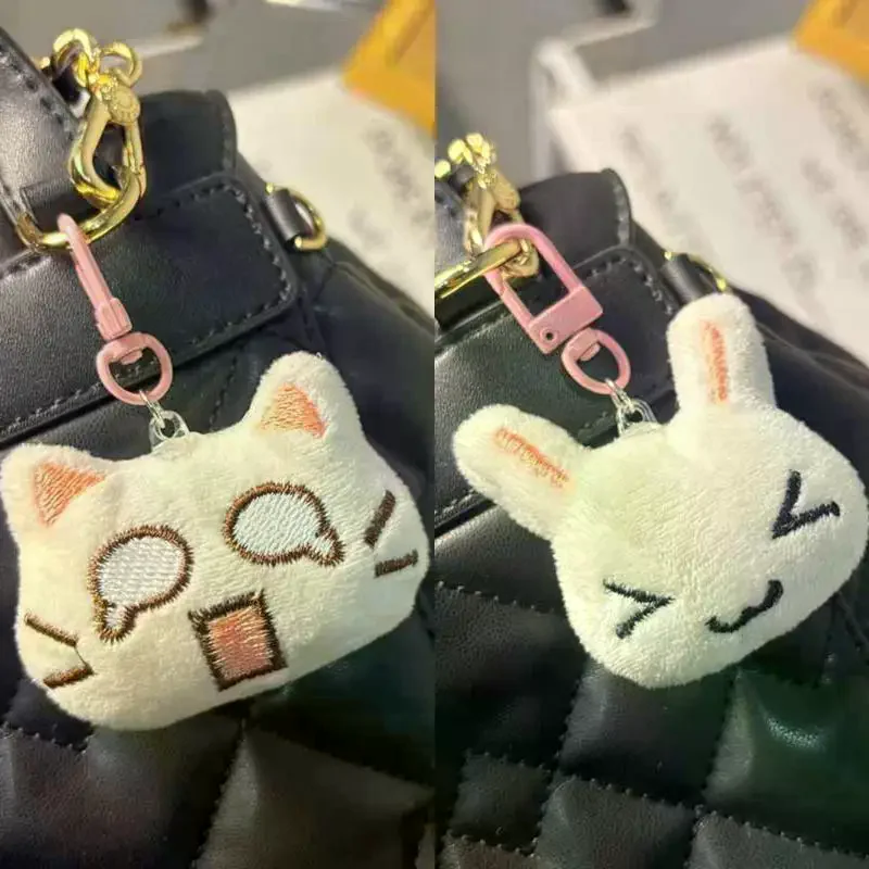 Simpatico cartone animato timido coniglio portachiavi in peluche Kawaii divertente piccolo coniglio peluche zaino ciondolo decorazione accessori regalo