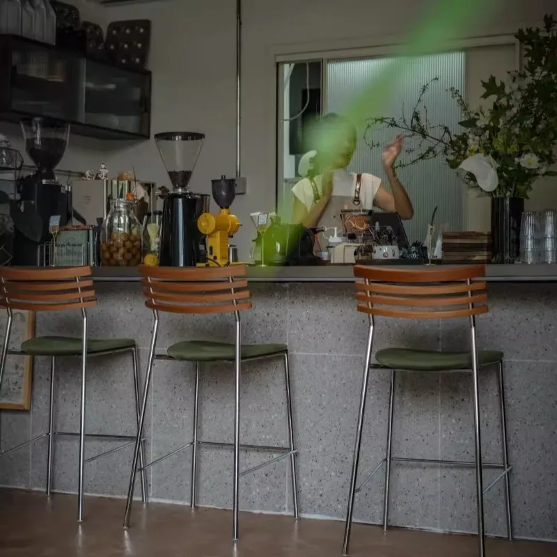 Рисунок 5 - Минималистичные черные барные стулья