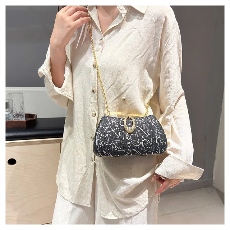 

Women's Shoulder Bag With Fine Leather Casual Vintage Famous Lasting Spacious Modern Style​