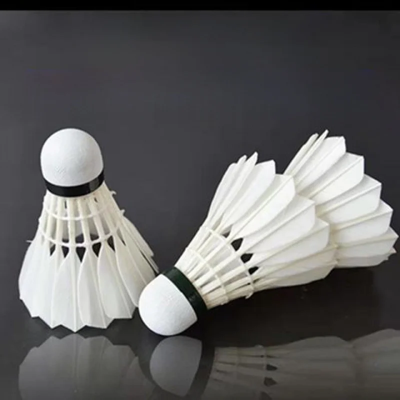 

Прочный белый uttleco для тренировок в помещении и на открытом воздухе. Стабильный полет. Игровая практика в бадминтон. Специальные виды спорта.