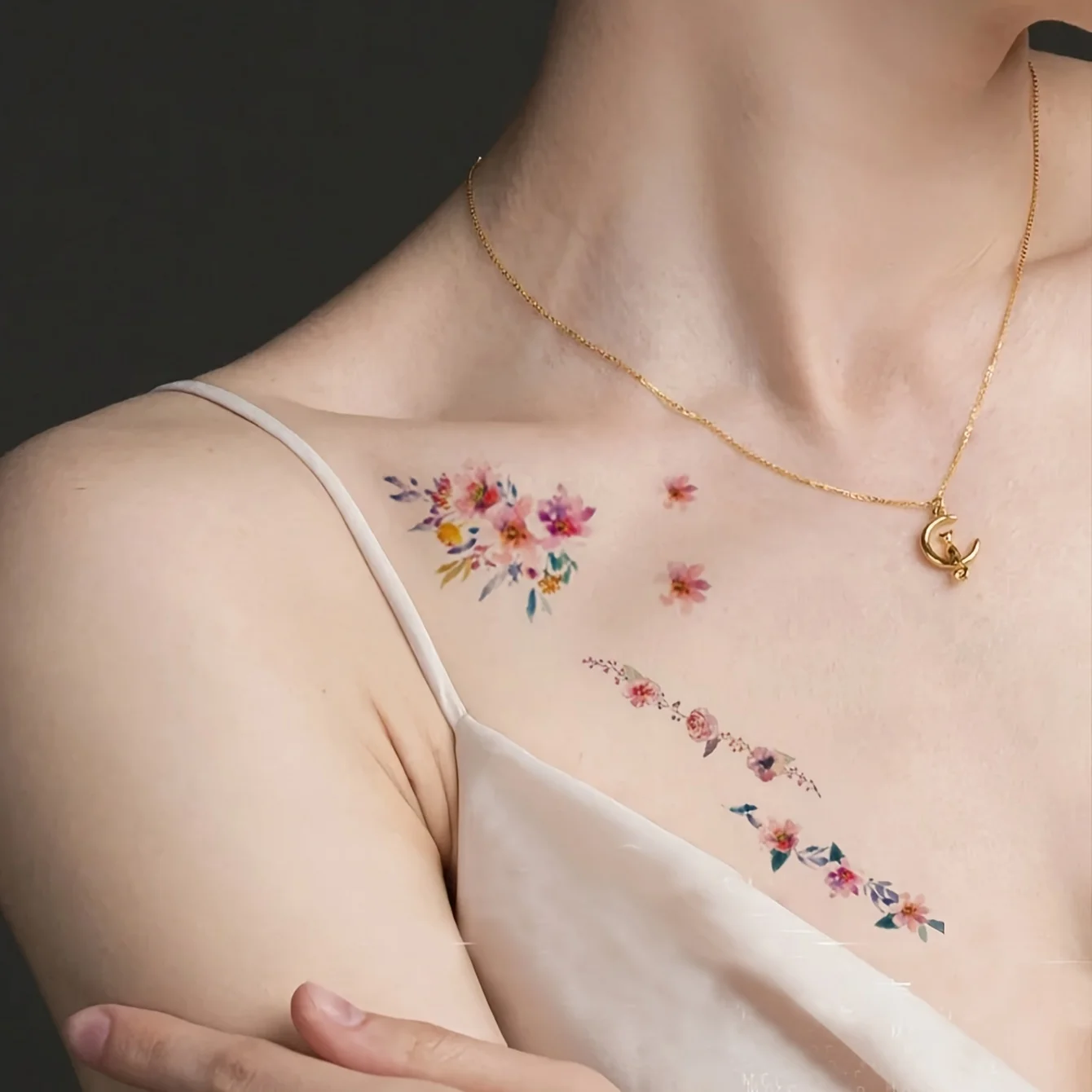 30pcs/pack Temporary Tattoo for women Girl Ladies Garland Flower Branch Butterfly Dolphin Shell Travel Waterproof Tattoo Sticker