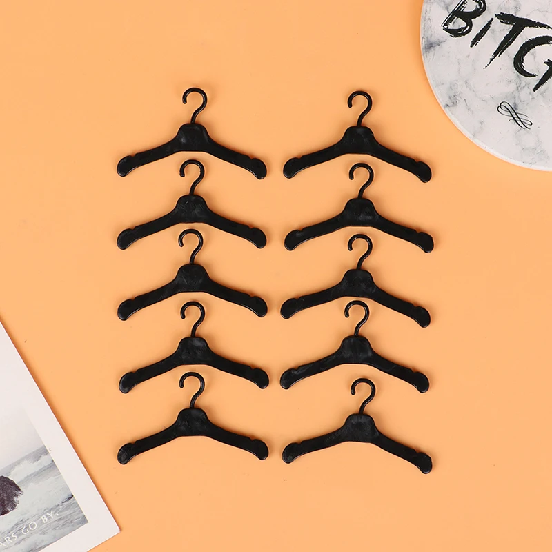 Mini Cute Dolls Hanger 10PCS Lovely Hangers Dollhouse Miniature Cute Wardrobe Dress Coat Clothes Plastic Dollhouse Accessories