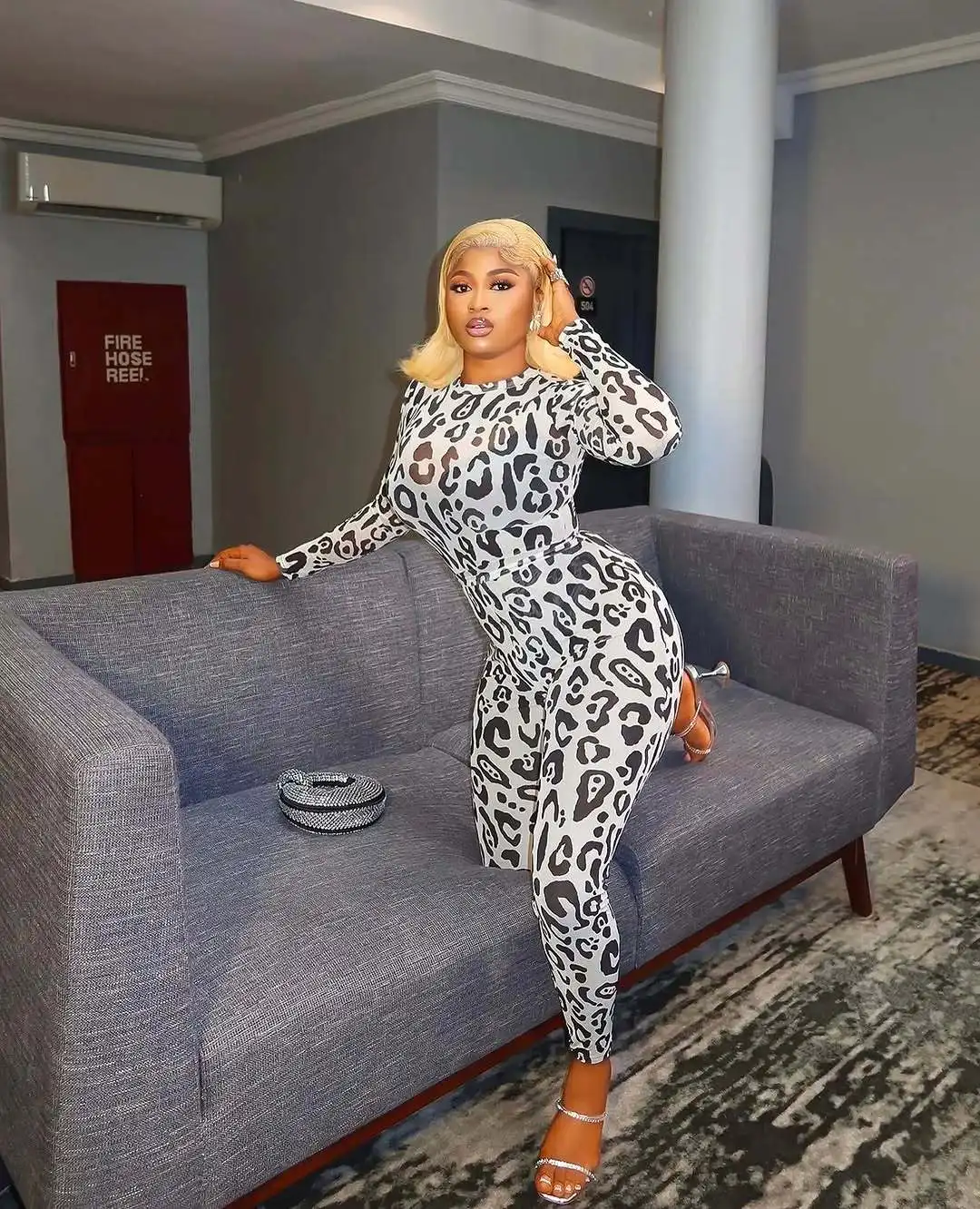 أنيق سيدة ليوبارد مطبوعة انظر من خلال حللا 2025 الخريف المرأة طويلة الأكمام س الرقبة Bodycon مثير نادي وزرة الحفلات #2