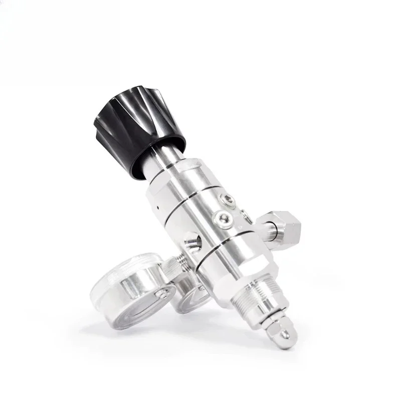 

Oxygen gas with gauge cylinder pressure regulator