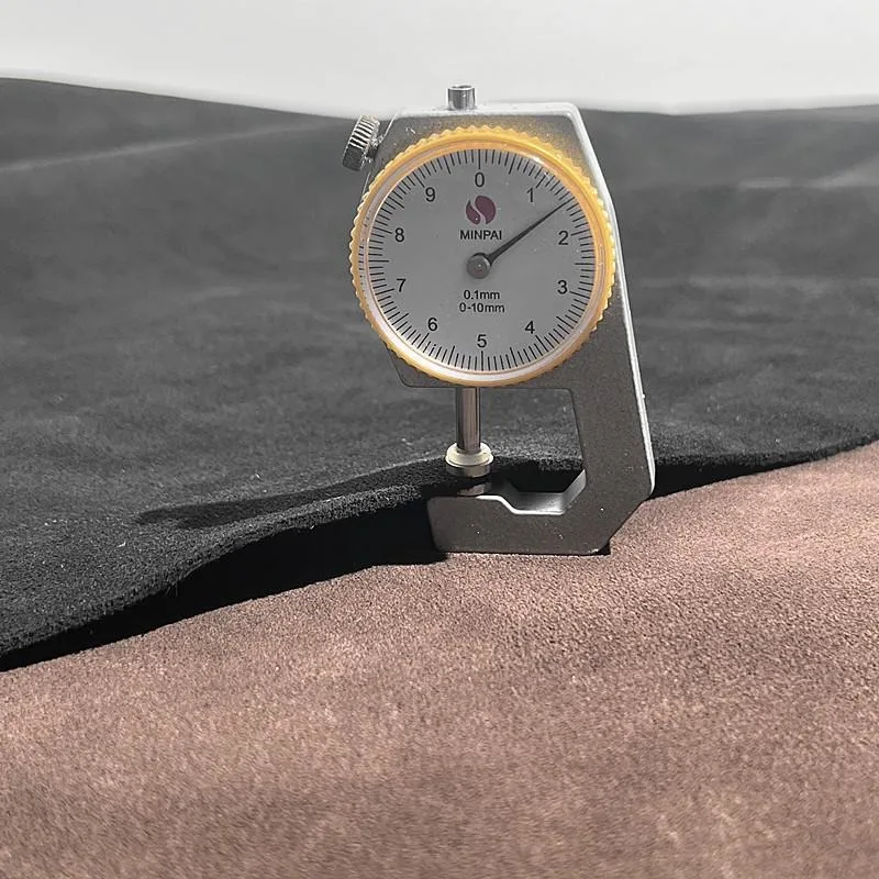 جلد البقر الصوفي على الوجهين، جلد طبيعي، سترة جلدية سوداء من جلد الغزال، أحذية داخلية، قماش مضاد للصوف.