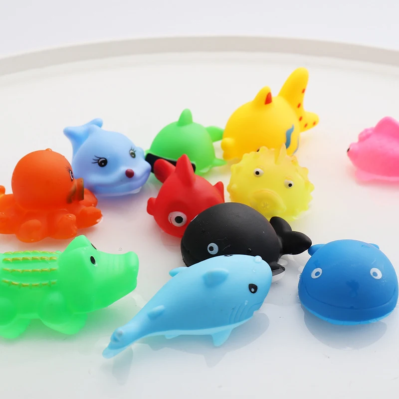 Juguete de baño para bebé, juguete de agua de natación con temática de animales marinos, Mini juguetes de baño flotantes de goma suave coloridos con sonido de compresión para bebés y niños