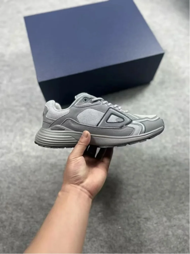 2026 Brandneue Herren-Laufschuhe für umfassendes körperliches Training, atmungsaktive Outdoor-Sneaker mit Dämpfung
