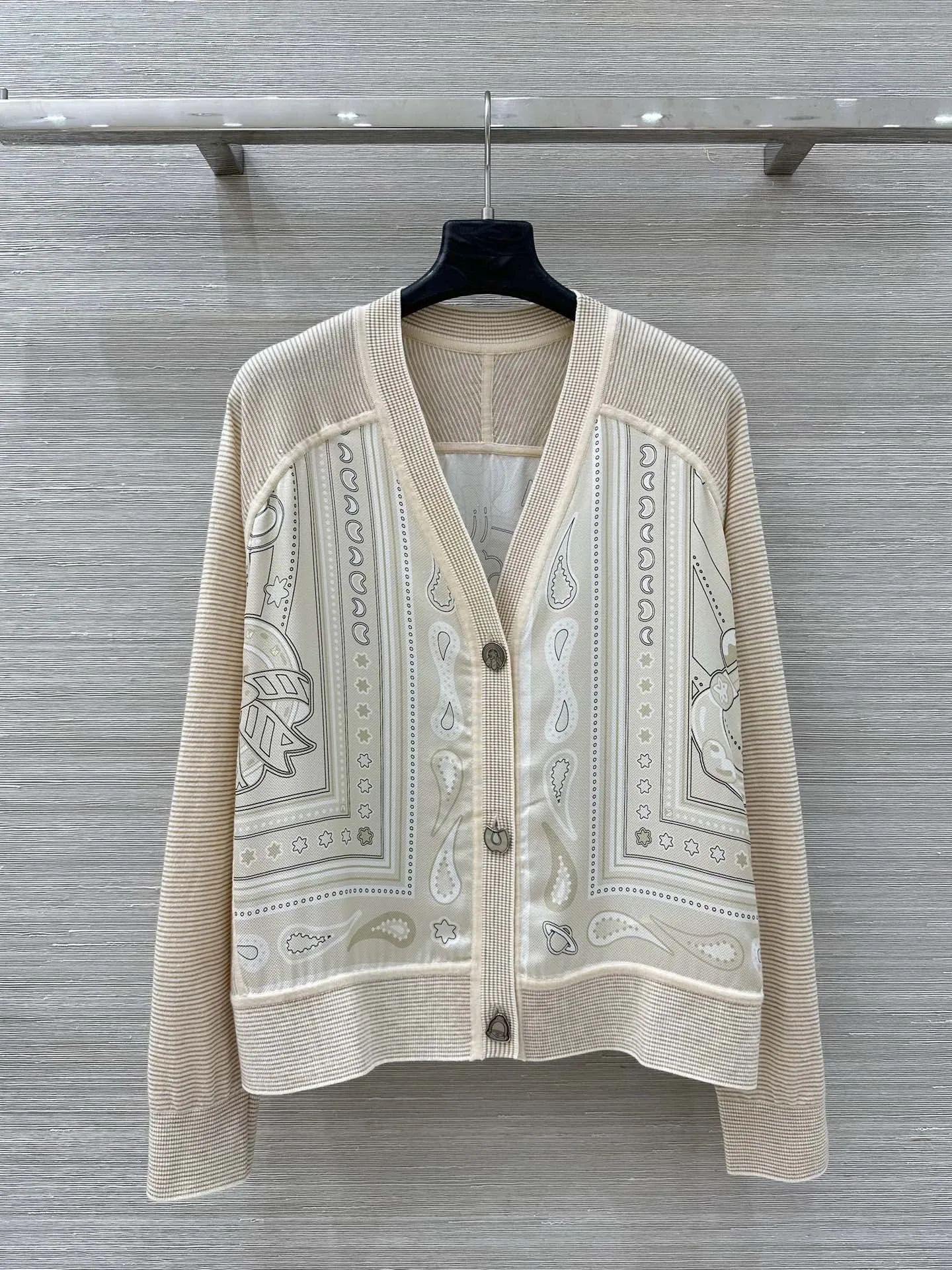 

Шелковый вязаный кардиган с V-образным вырезом, весенне-летний, с принтом, легкий, повседневный, верхняя одежда для женщин, универсальный, свободный крой