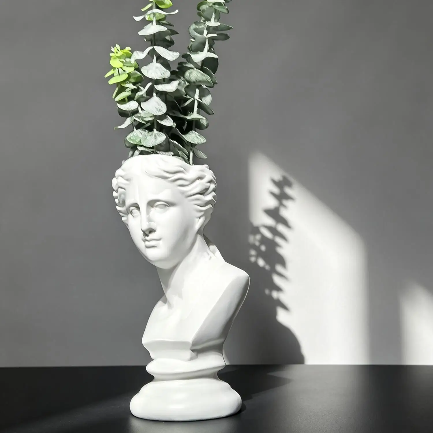 Light luxury French Venus avatar flower pot high-end resin craft model house soft decoration art flower arrangement