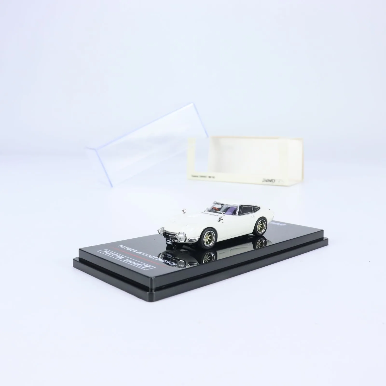 INNO 1:64 Scale 2000GT Alloy Car Model Ornaments