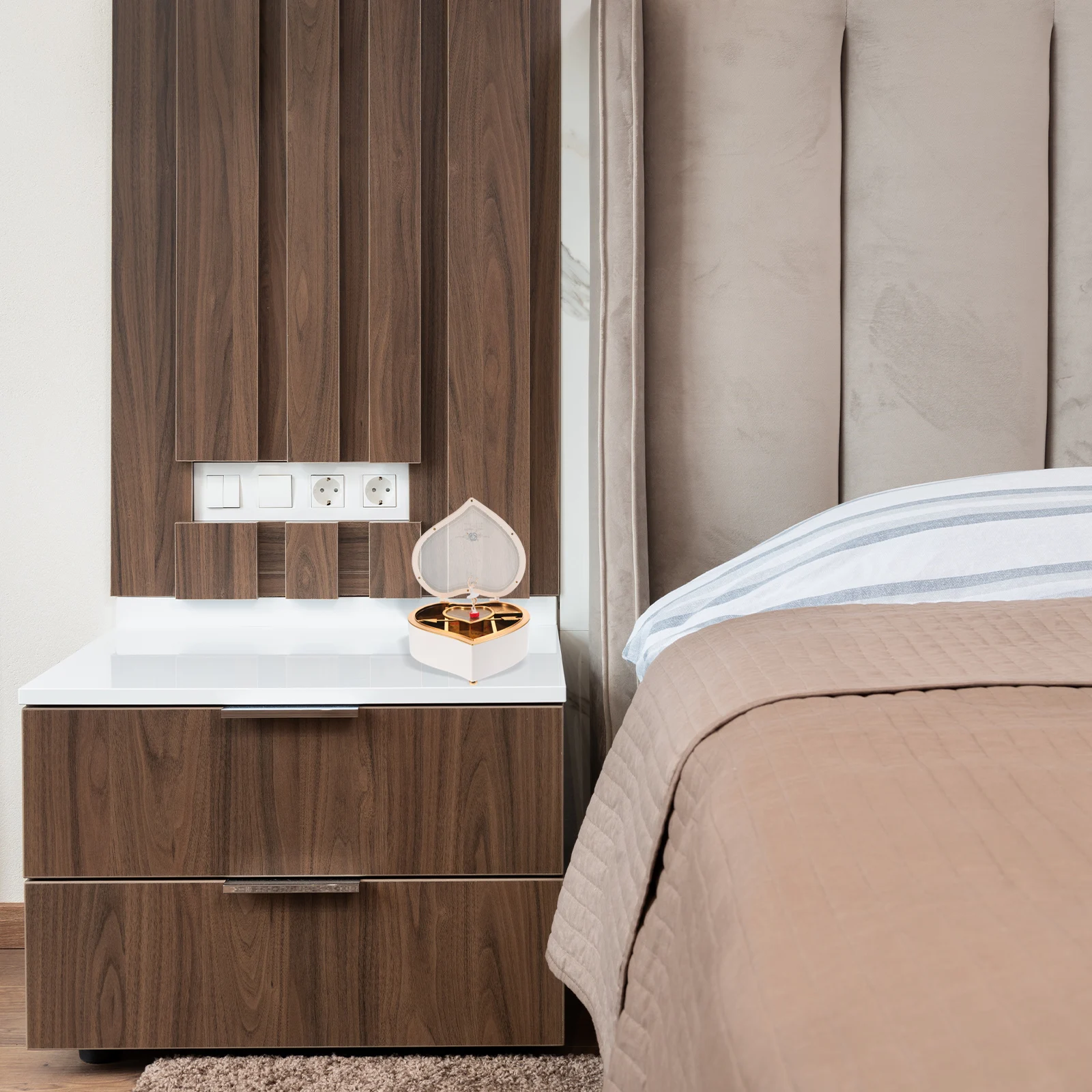 

Музыкальная шкатулка для драгоценностей в форме сердца, белая пластиковая металлическая балерина, рождественское украшение, настольный аксессуар, ganizer Melody Box