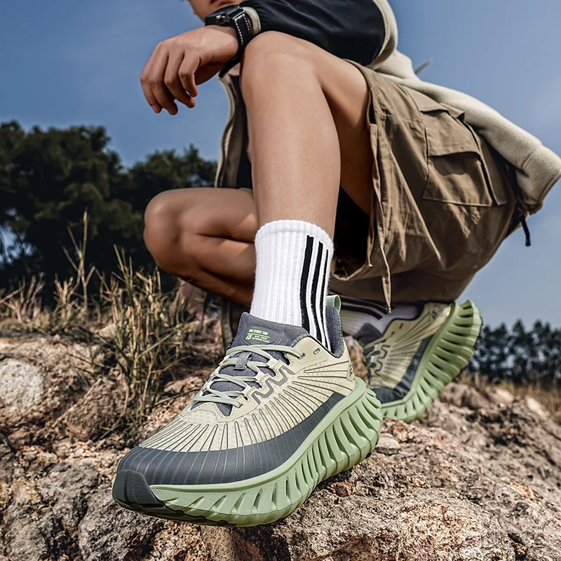 أحذية عالية الجودة بنعل سميك متعددة الوظائف للرجال خفيفة الوزن ومريحة للركض في الهواء الطلق وقابلة للتنفس للمشي لمسافات طويلة كاجوال