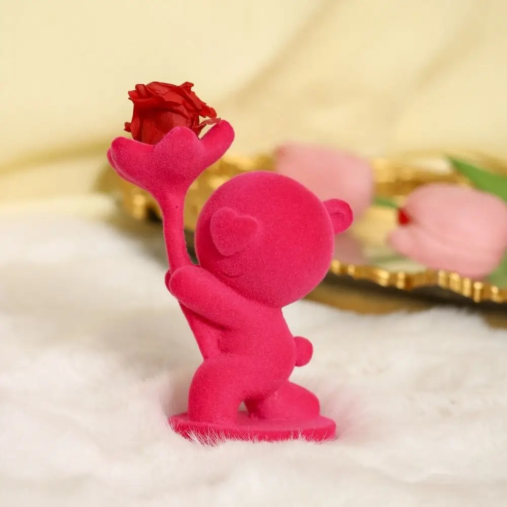 Kunstmatige beer met bloem standbeeld knielende positie handgemaakte massaal dier beer beeldje decoratie handwerk