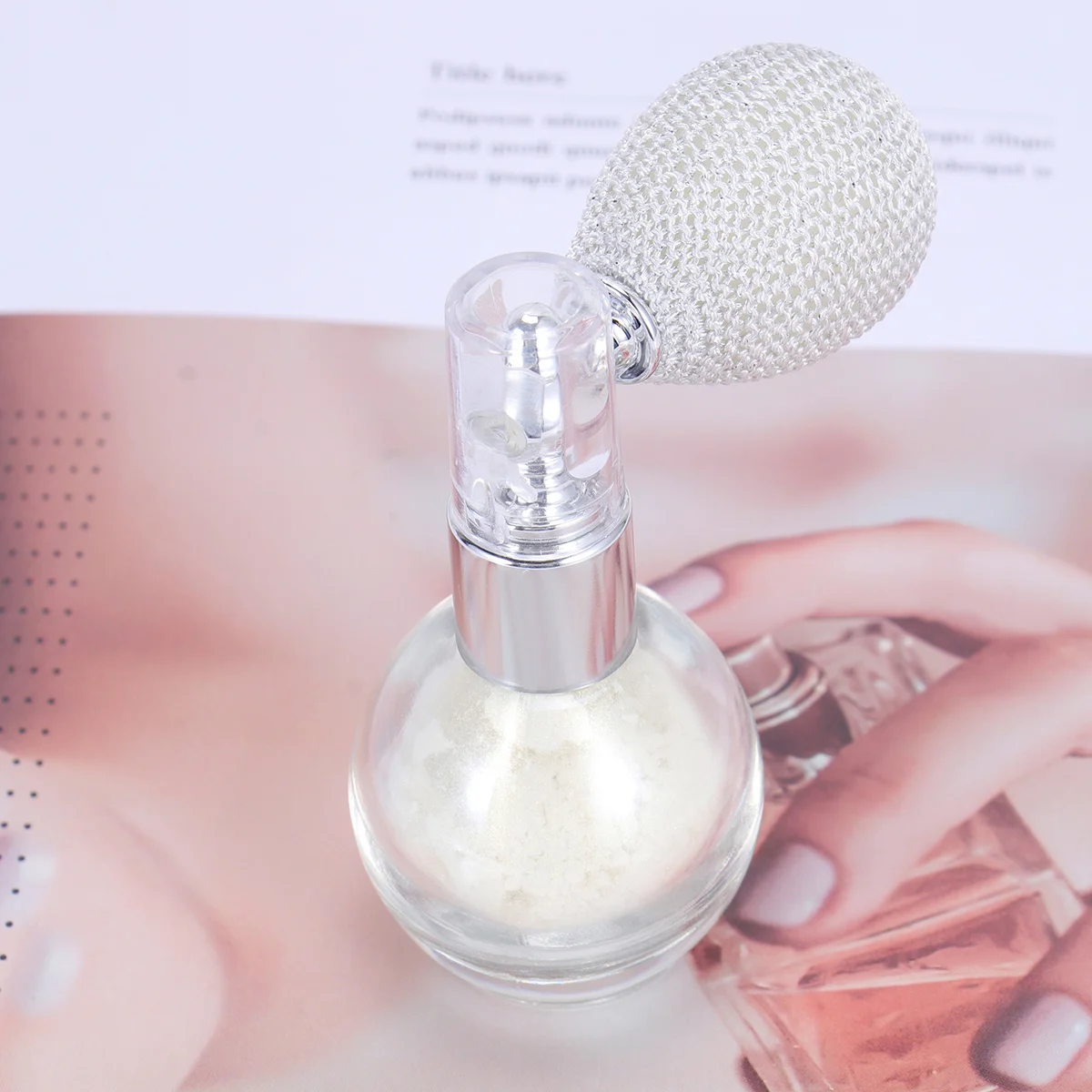 بخاخ مسحوق هايلايتر أبيض لؤلؤي، أداة رش مسحوق فضفاضة عالية اللمعان لشعر الوجه والجسم وخالية من الزيوت وخالية من التلك المعدنية
