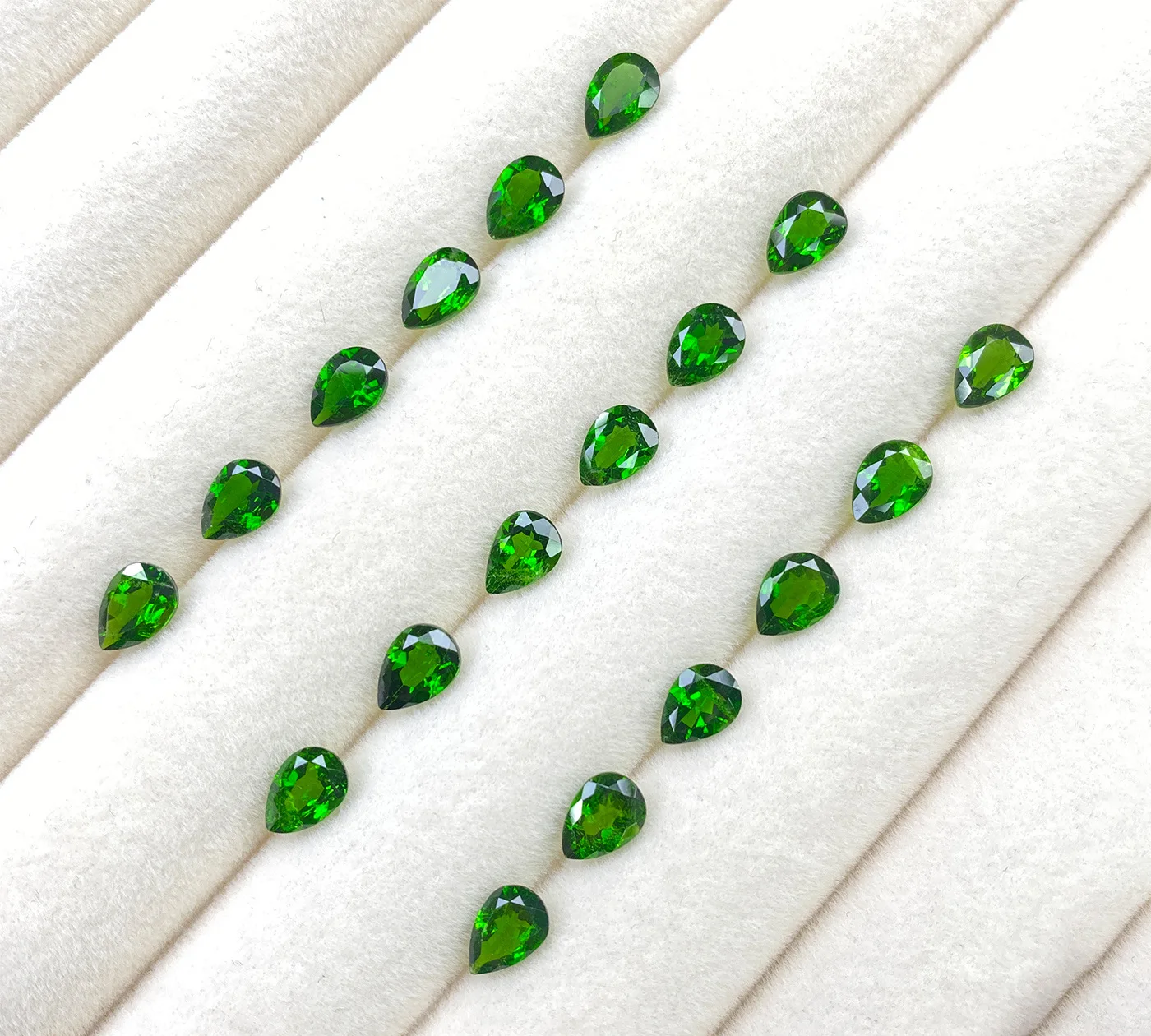 Wholesale 10pcs Genuine Diopside Bead Cabochon 3x4mm 3x5mm 4x6mm Pear Brilliant-cut Semi-Precious Gem Jewelry Cabochon Ring Face