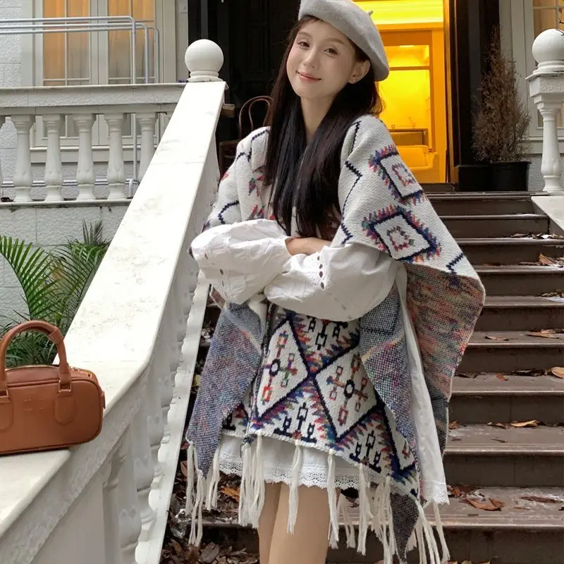 Vintage Ethnic Yunnan Tourism Side Slit Shawl Large Covering Autumn/winter New Sand Desert Fringed Mantle E1392