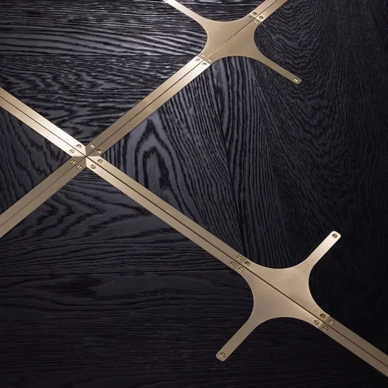 pavimento-in-parquet-con-intarsio-in-metallo-personalizzato-fsc-pavimento-ingegnerizzato-in-rovere-con-intarsio-in-ottone-impermeabile-enf-a-incastro-per-villa