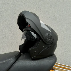 Fashion Latest Dual Lens Safety Flip Motorcycle Helmet Interior Visor Modular Moto Helmet Voyage Racing Men Women DOT Approved