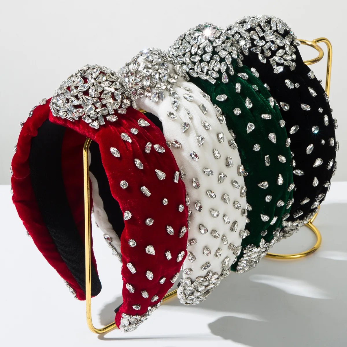 

flannel, cotton headband, hand-sewn glass drill, shiny light luxury, high cranial top temperament, and jewelry will be