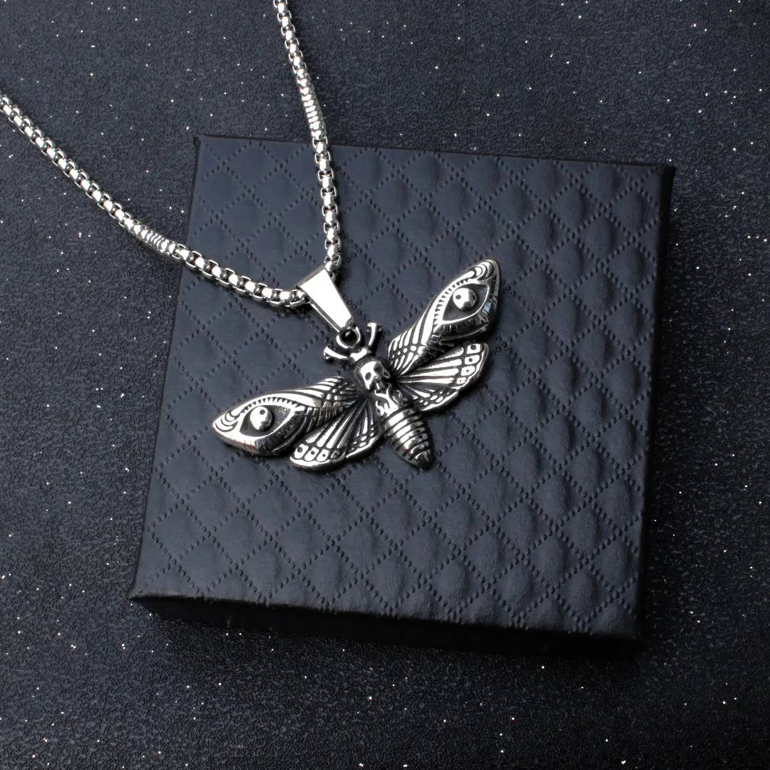 Vintage Moth Pendant Necklace  - đánh giá và giá Men Accessories Neck Chain