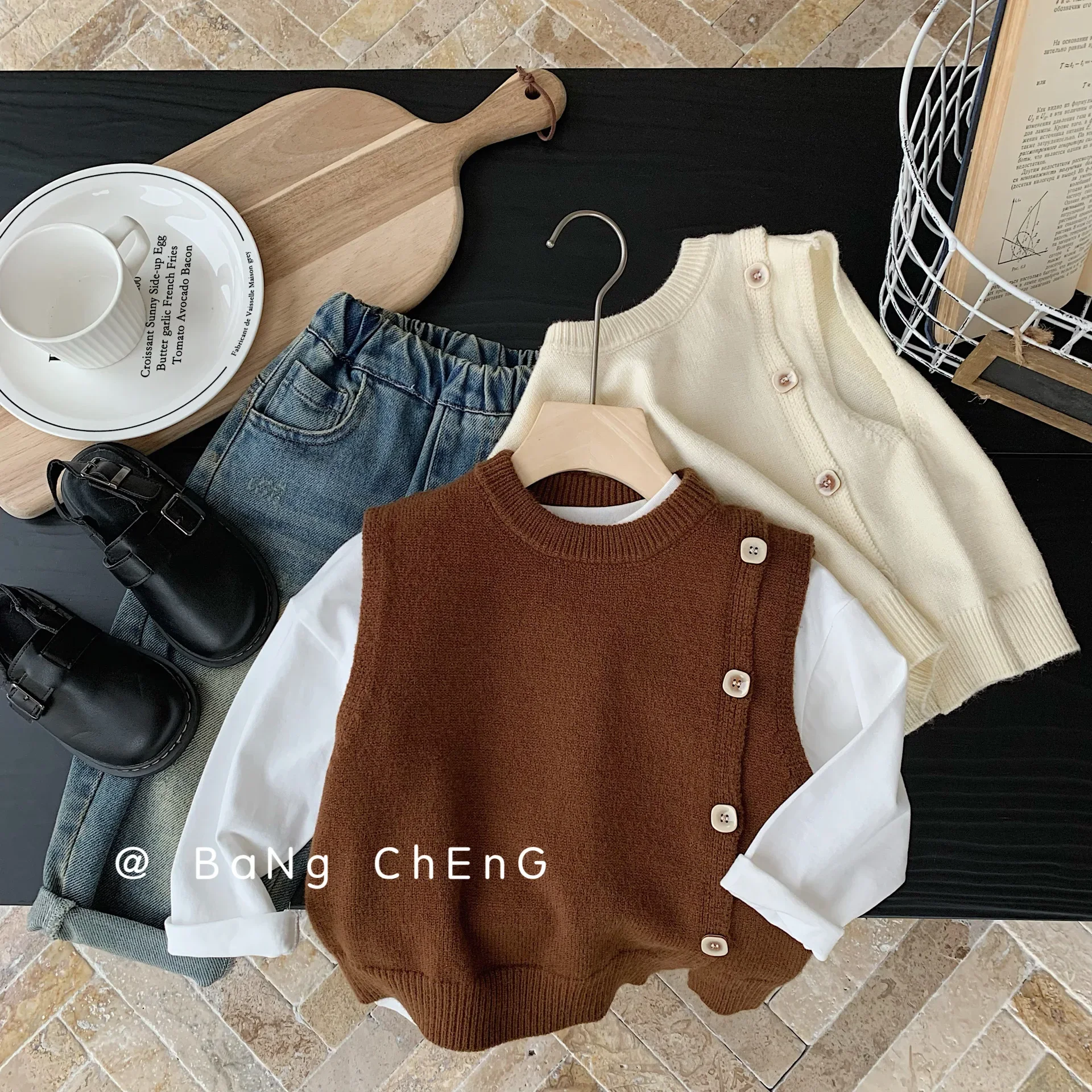 Children's sweater 2024 autumn new side cardigan vest children's clothing boys and girls nail-button vest