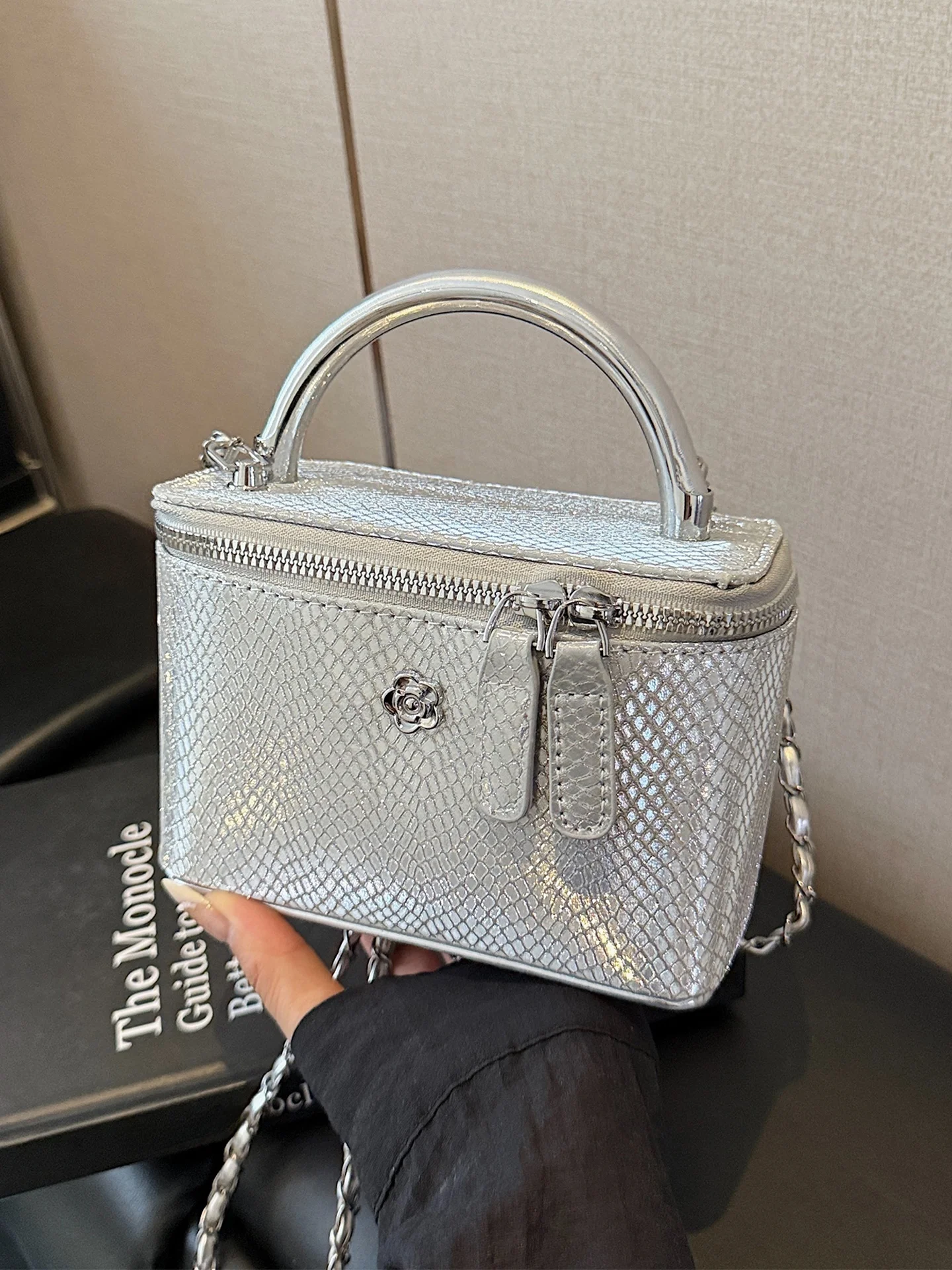 Faionable حقيبة يد فضية المرأة oulder Crossbody Buet حقيبة سلسلة جديدة 2025 لينة بولي Leather جلد عادية ex حقيبة
