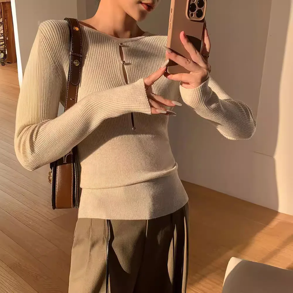 

7171 Spring New French Style Round Neck Hollow Button Embellished Design Waist-Slimming Knitted Sweater Top