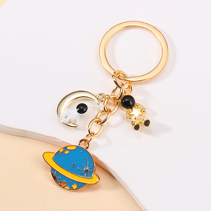 2023 Trendy Enamel Universe Planet Earth Key Chains Cute Astronaut Pendants Keychain For Men Boys Backpack Car Key Decor Jewelry