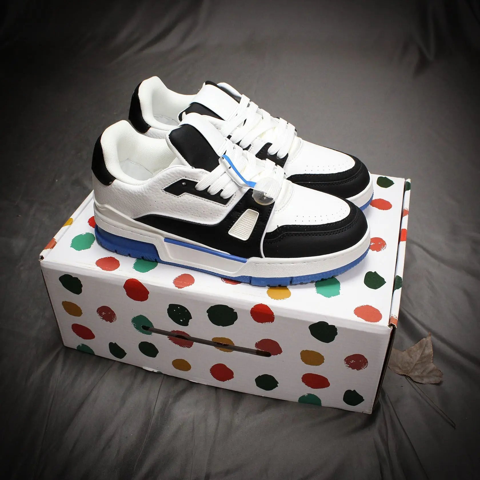 American Retro Low Top Sneakers for Men and Women, Anti Slip Casual Flat Shoes, Street Skateboard Style Versatile Couple Footwear, Tough Upper Structure, Stable Sole, Great for Daily Wear and Simple Skate Practice