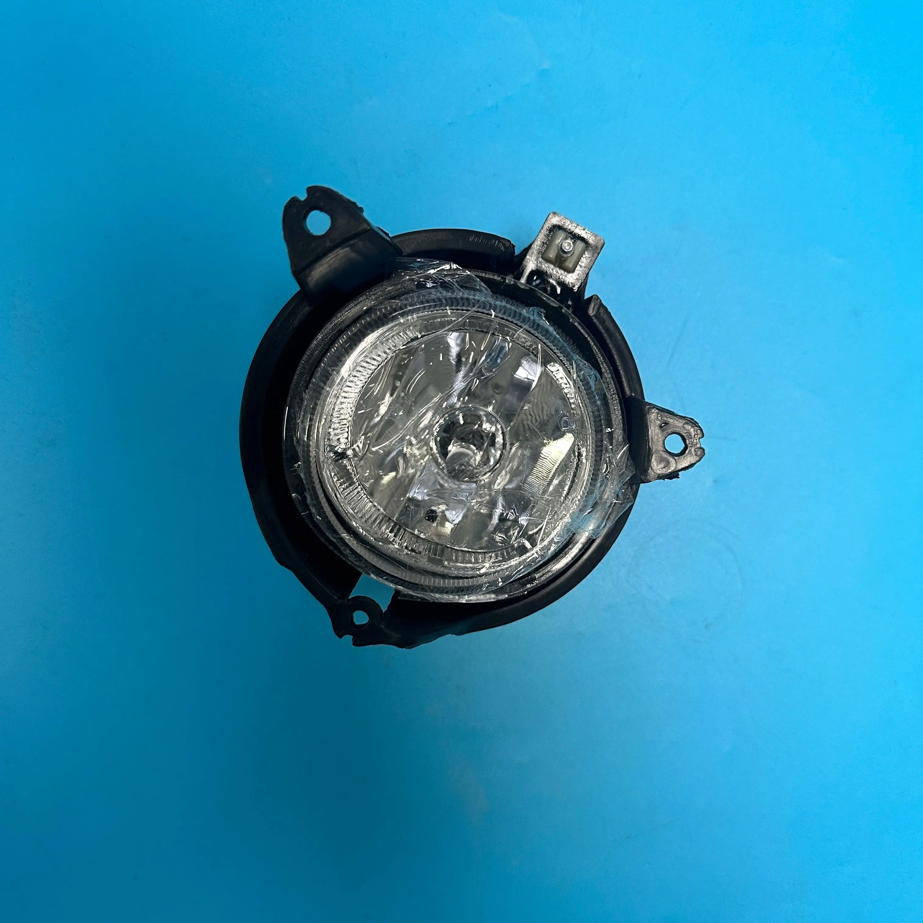 

Передняя правая противотуманная фара в сборе RH 8320221001 для Ssangyong Actyon Rodius/Stavic Actyon Sports