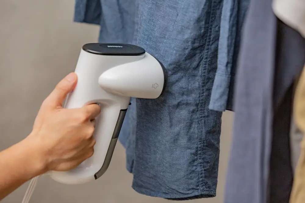 

AW01 Portable Vacuum Suction Hand Steamer Iron for Clothes with Extra Removable Water Tanks
