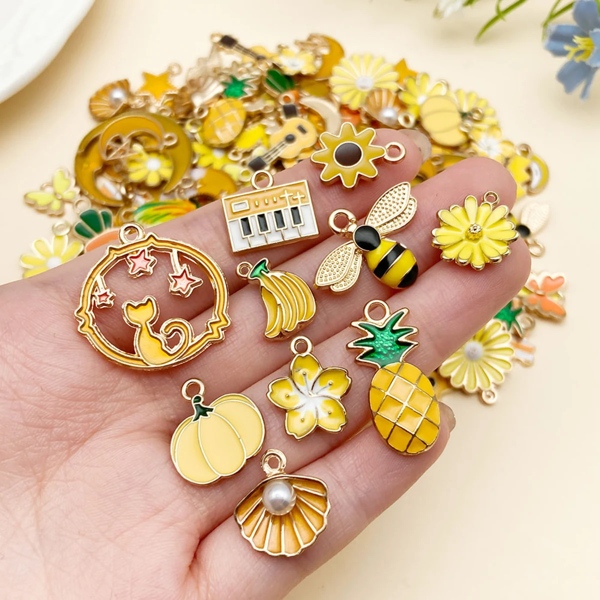 

Random 50pcs Mix Styles Alloy Pendant DIY Jewelry Making Material for DIY Handmade Jewelry Making Accessories