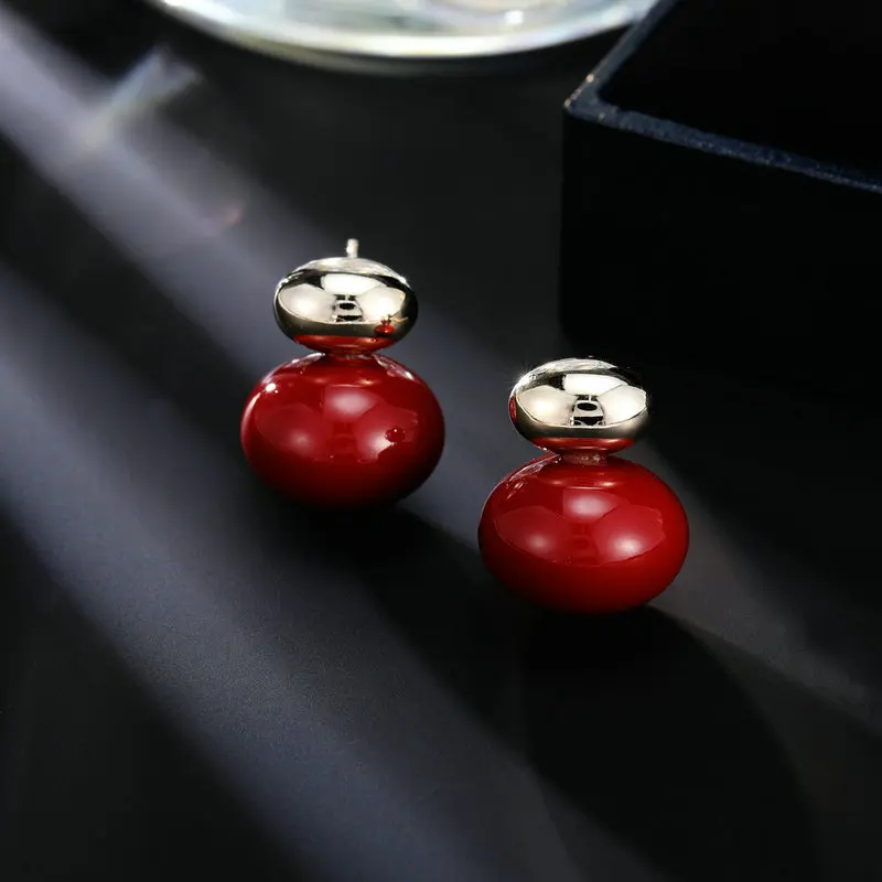 أقراط فاصوليا حمراء بسيطة على الطراز الفرنسي للعام الجديد، طراز قديم، أقراط من اللؤلؤ الأحمر أنكيلا متعددة الاستخدامات