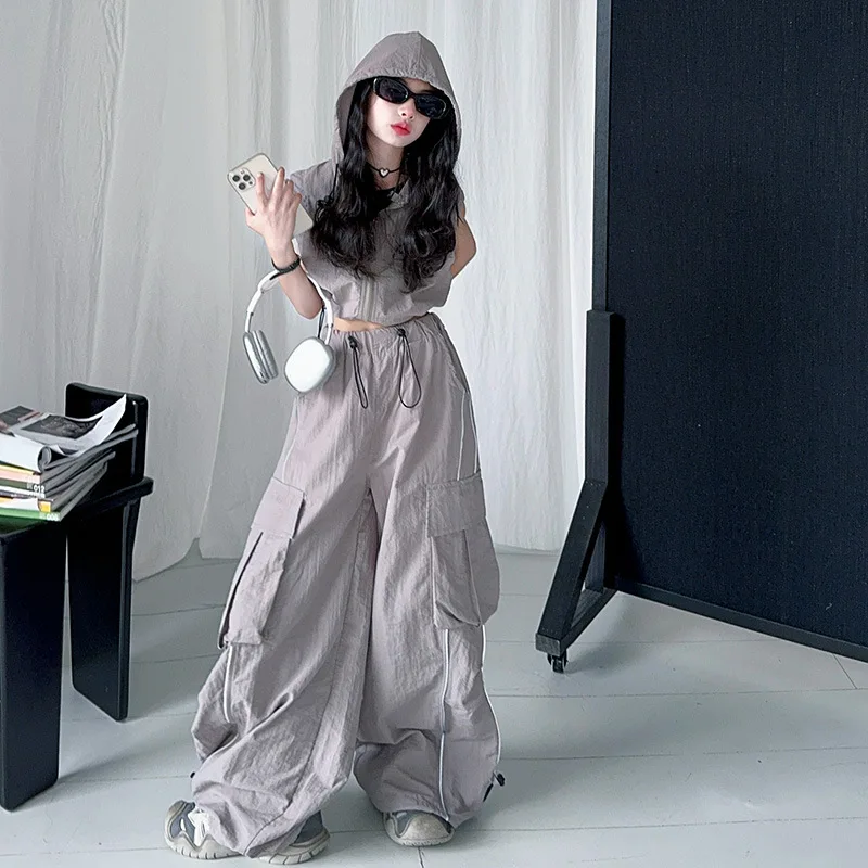 

Летний дизайн, топ без рукавов на молнии с капюшоном + брюки-карго, повседневный костюм из 2 предметов для маленьких детей, детская одежда, комплект спортивной одежды для девочек-подростков