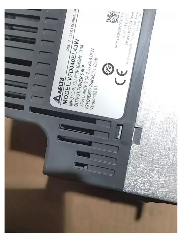 inversor usado VFD040EL43W, funciona bem testado e enviado rapidamente