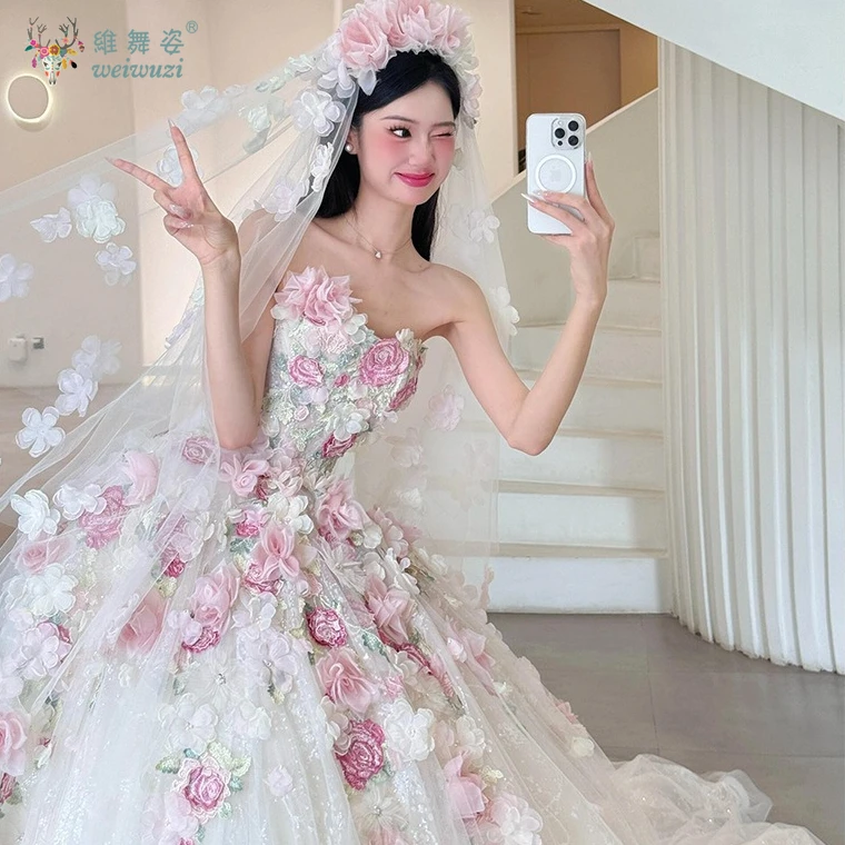 

Sweet Style Three-dimensional Flower Decorated Strapless Waist Cinching Slim Fit Bridal Wedding Dress with A Girlish Feel