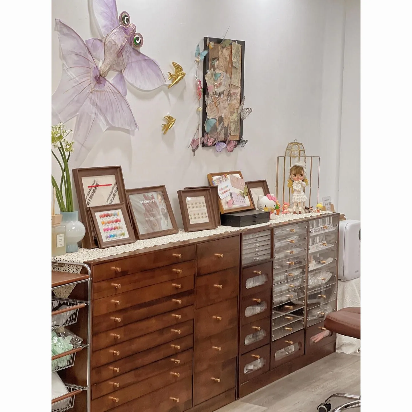 Solid wood retro nail art cabinet display cabinet polish storage polish glue locker art shop floor display