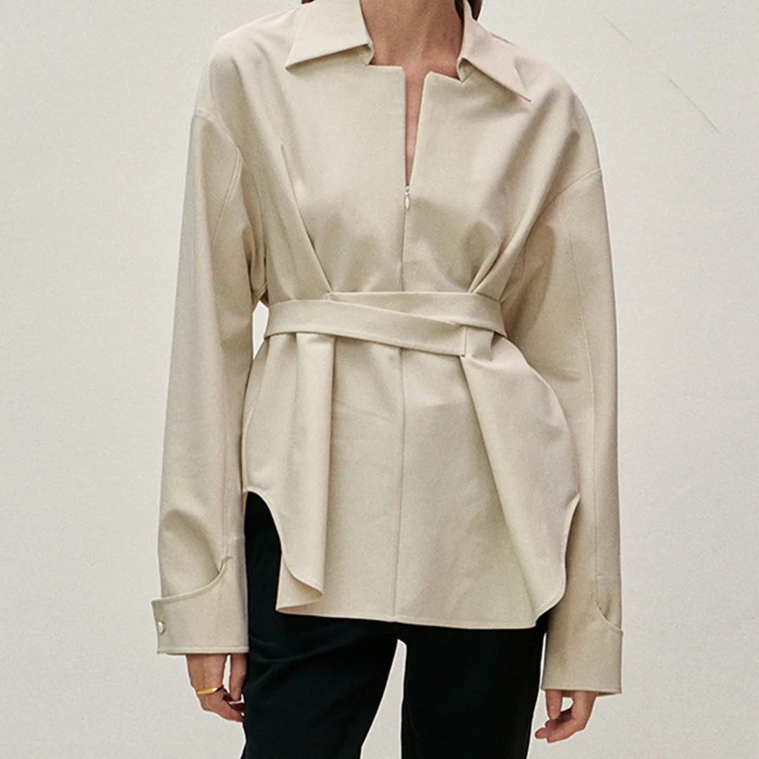 

Ранняя осень 2025: женская рубашка с длинными рукавами и воротником на молнии с завязкой на талии