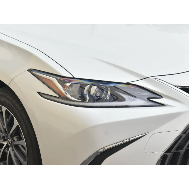 

Подходит для модификации фар Lexus ES 2018-2024 годов, преобразования старых моделей в новые фары в стиле 25-го поколения с матричными линзами и светодиодными дневными ходовыми огнями.